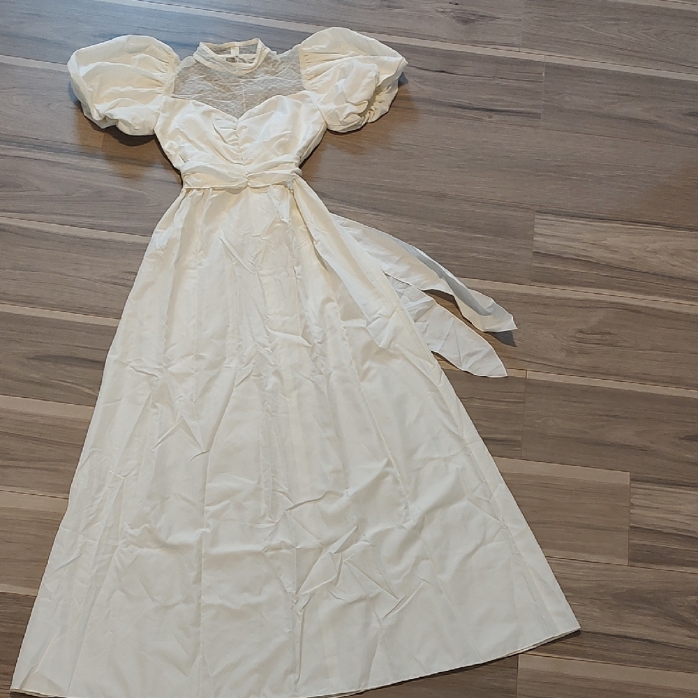 Elegant White Puff Sleeve Dress